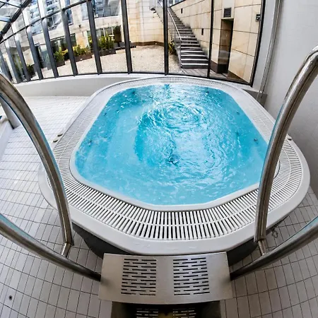 Lovely By The Vistula River Wawel Castle View Swimming Pool Sauna Gym Parking Apartmán