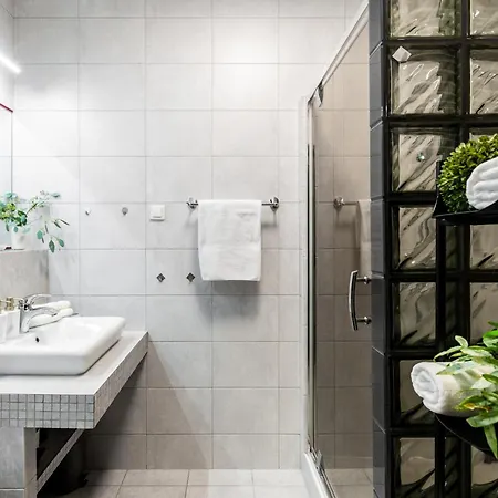 Апартаменты Lovely By The Vistula River Wawel Castle View Swimming Pool Sauna Gym Parking Краков